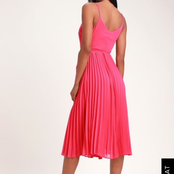 Lulus Dresses & Skirts - NWT 🌸 Lulus Pink pleated wrap dress